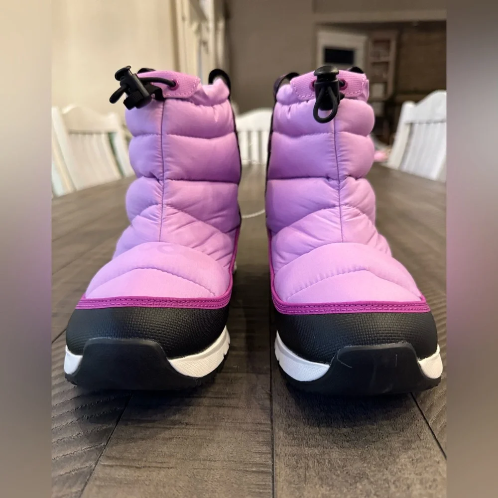 The North Face Thermoball Pull-On Waterproof Snow Boot Youth Size 7 (NWOT)